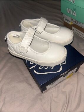 OshKosh B'gosh White Mary Jane Dress Shoes with Flower Strap